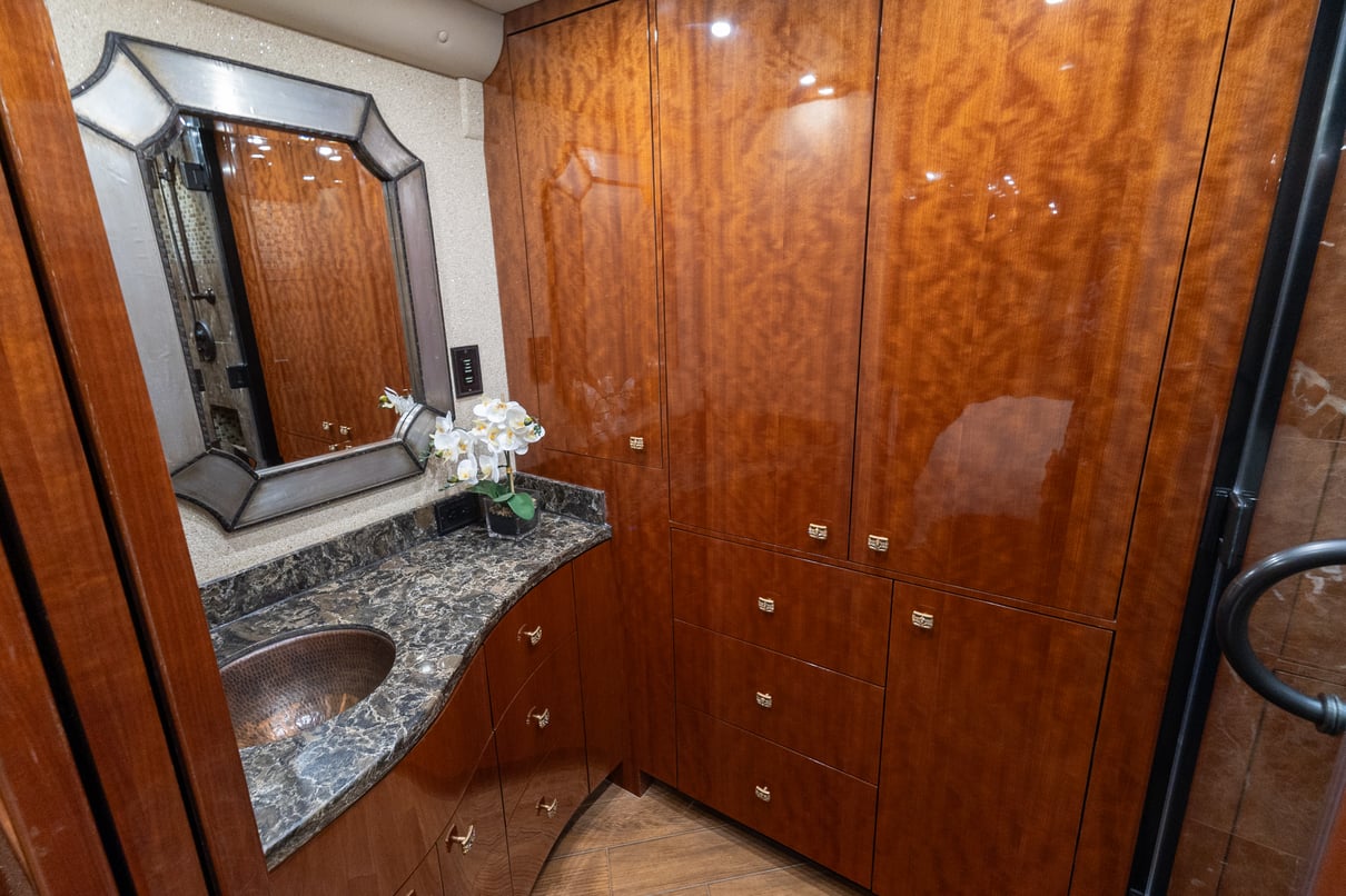 2016 Prevost Millennium H3 45 gallery image-29
