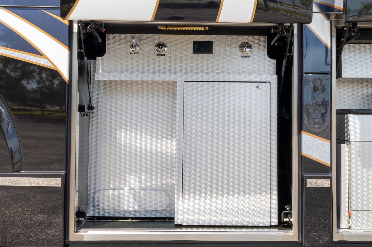 2016 Prevost Millennium H3 45 gallery image-35