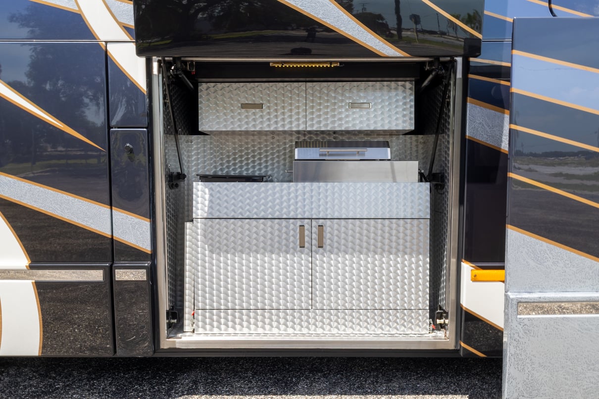 2016 Prevost Millennium H3 45 gallery image-36