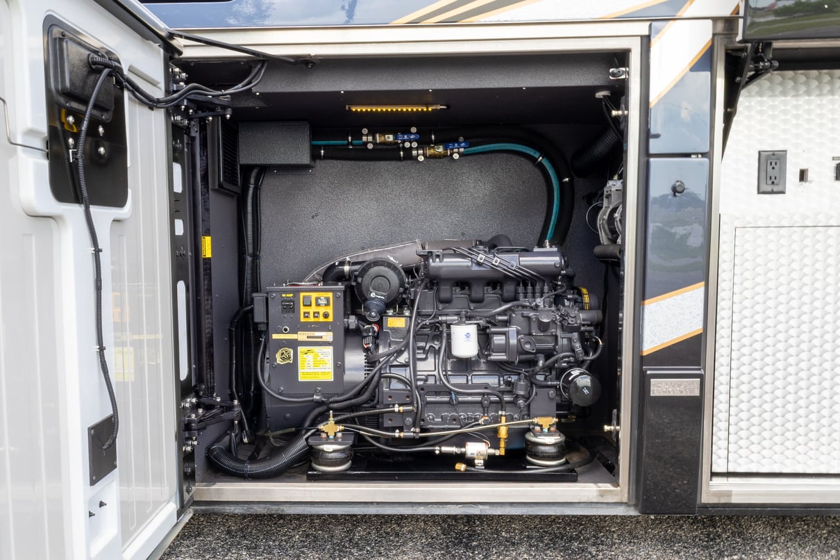 2016 Prevost Millennium H3 45 gallery image-44
