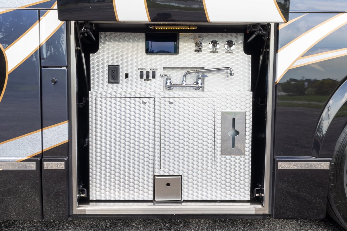 2016 Prevost Millennium H3 45 gallery image-45