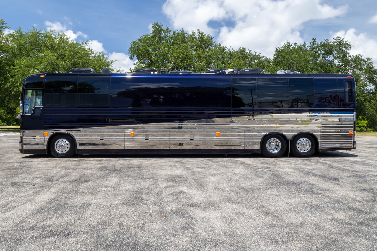 2020 Prevost Millennium X3 45 gallery image-9