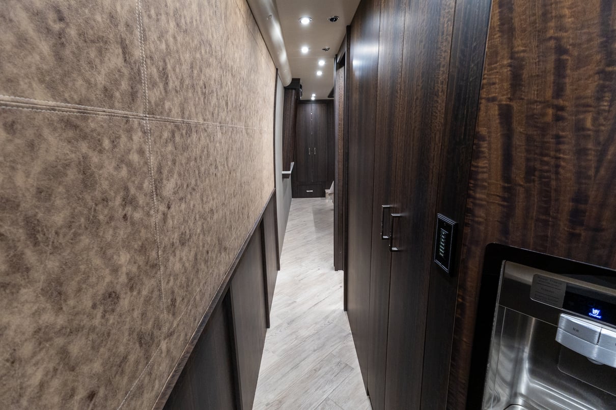 2020 Prevost Millennium X3 45 gallery image-23