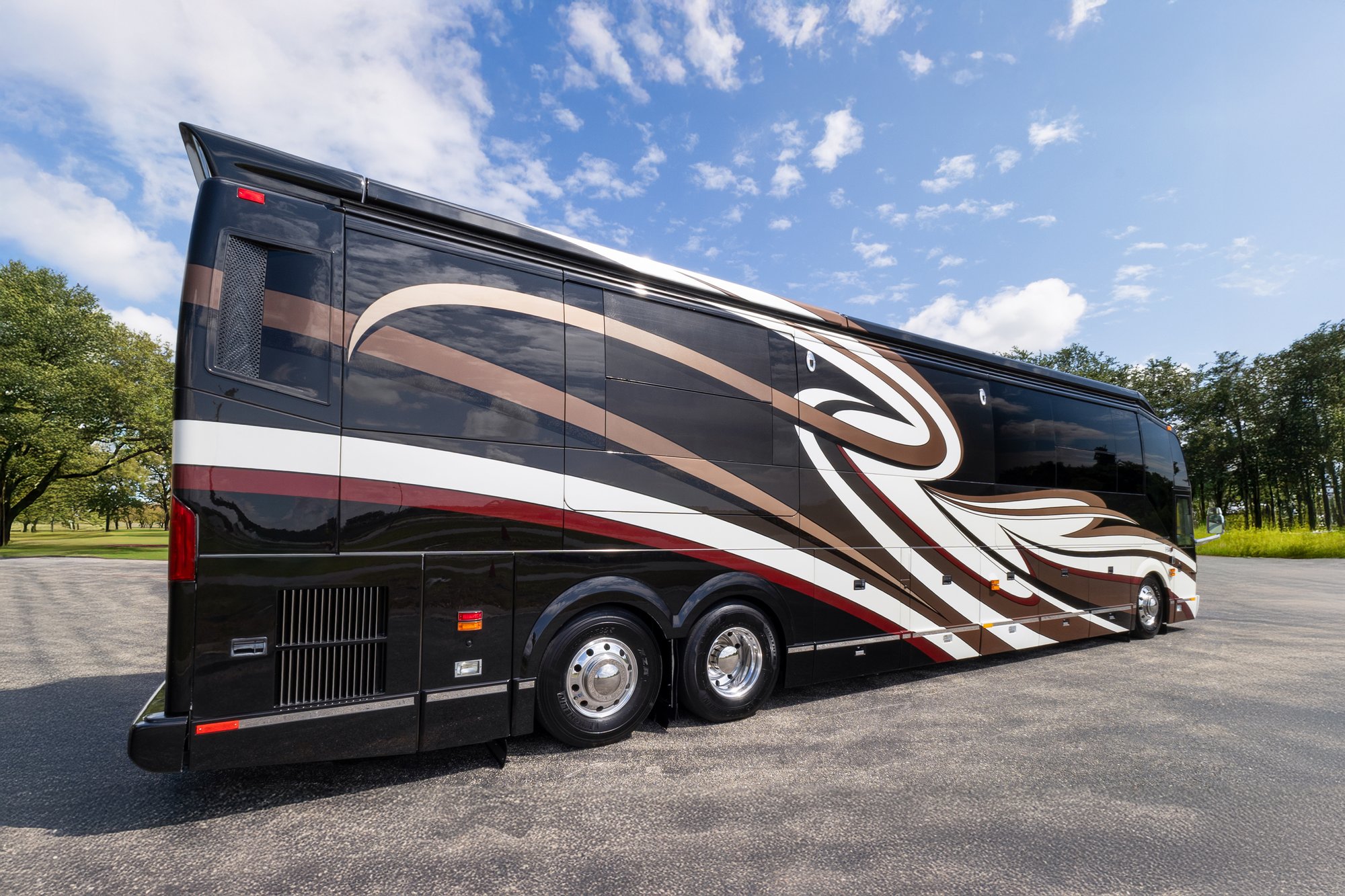 2016 Prevost Millennium H3 45