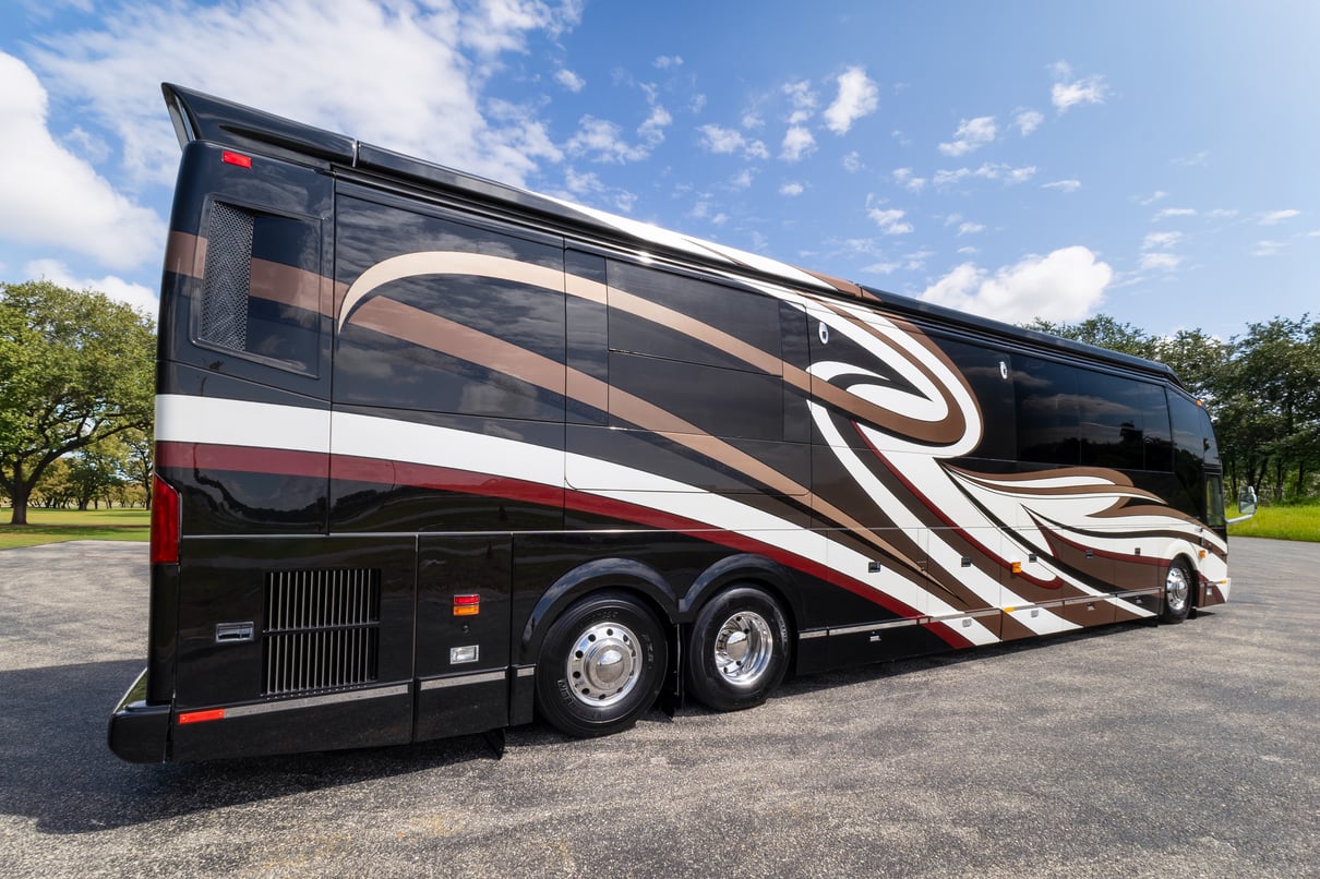 2016 Prevost Millennium H3 45 gallery image-4