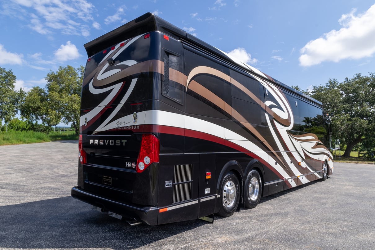 2016 Prevost Millennium H3 45 gallery image-5