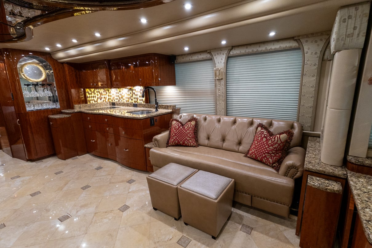 2016 Prevost Millennium H3 45 gallery image-15