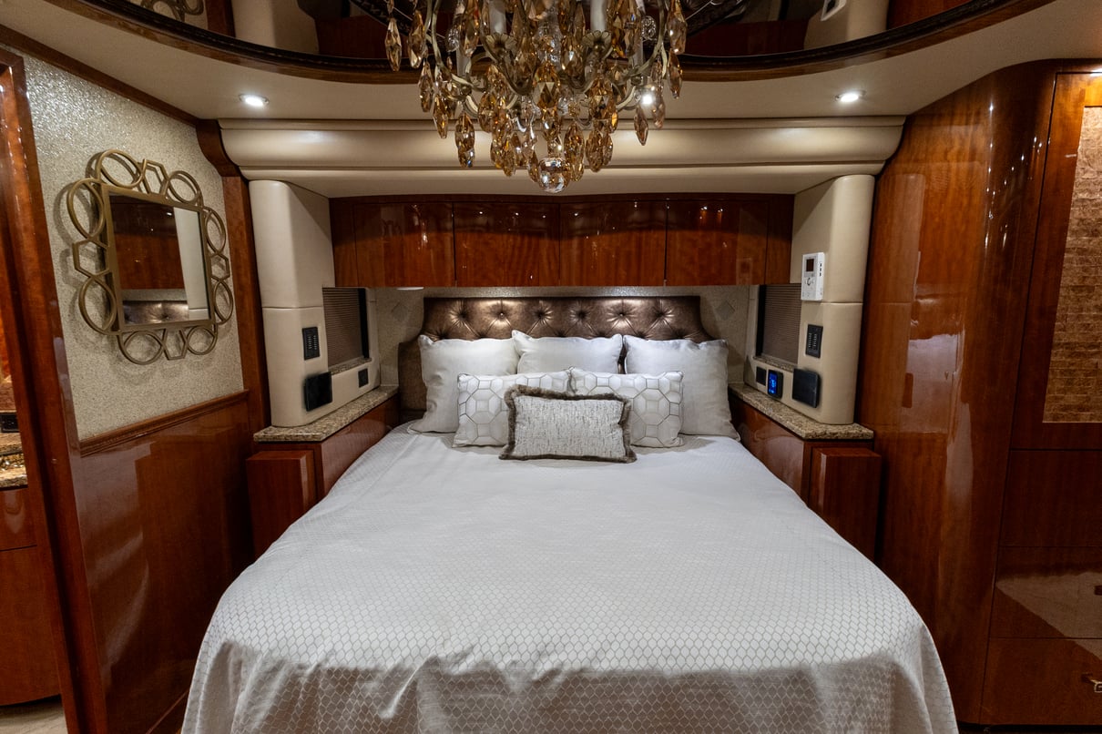 2016 Prevost Millennium H3 45 gallery image-25