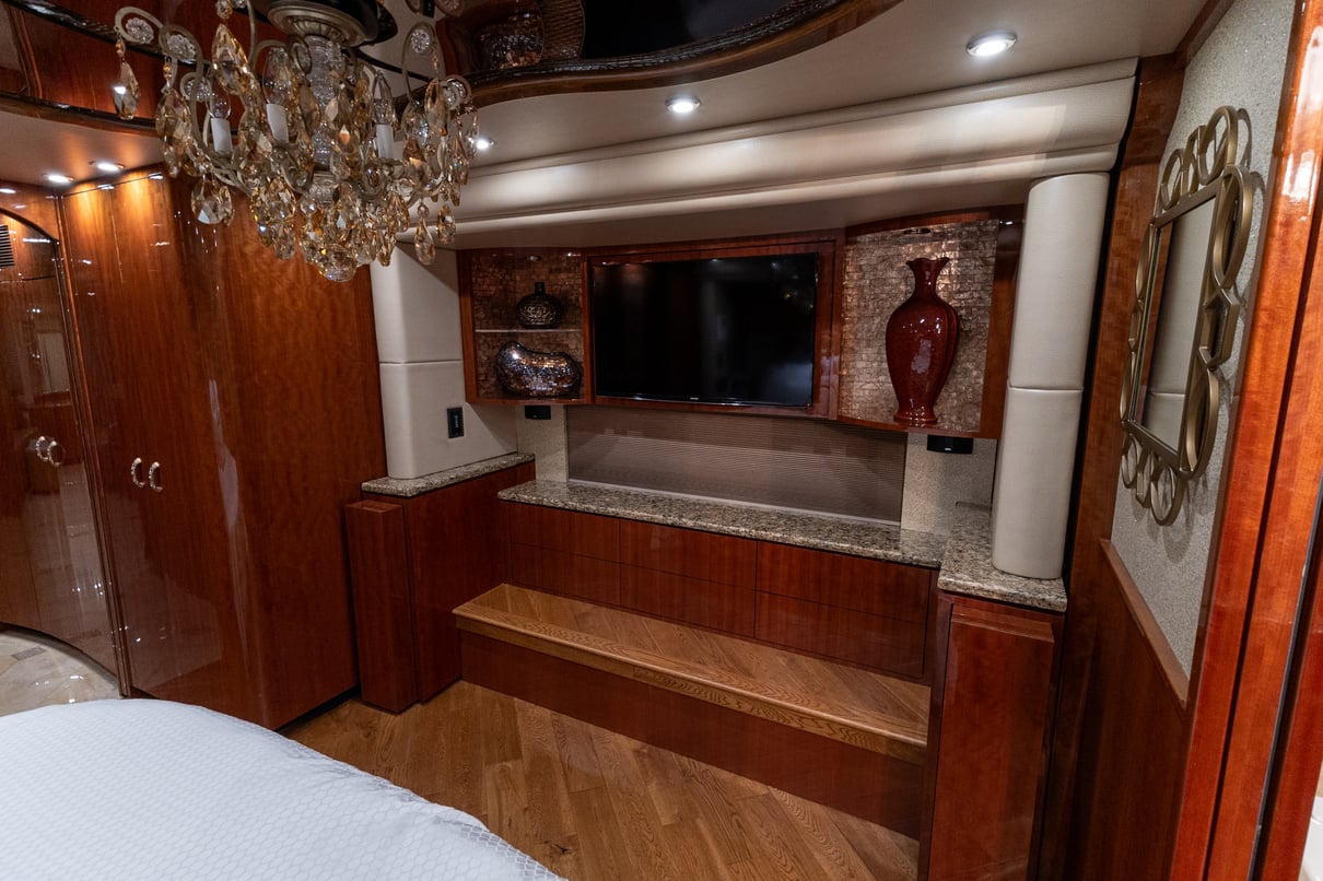 2016 Prevost Millennium H3 45 gallery image-27