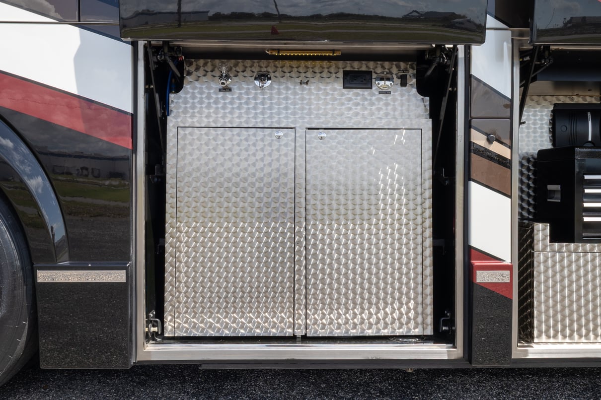 2016 Prevost Millennium H3 45 gallery image-35