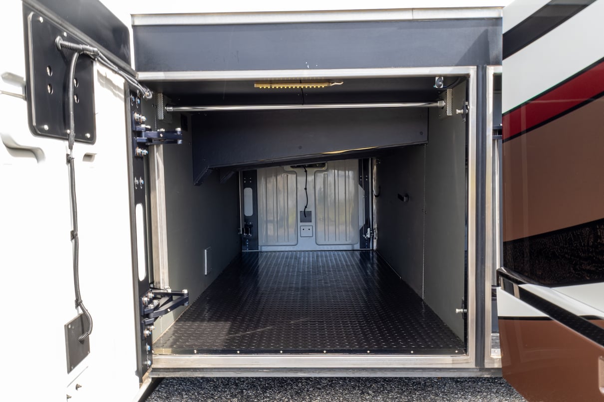 2016 Prevost Millennium H3 45 gallery image-41