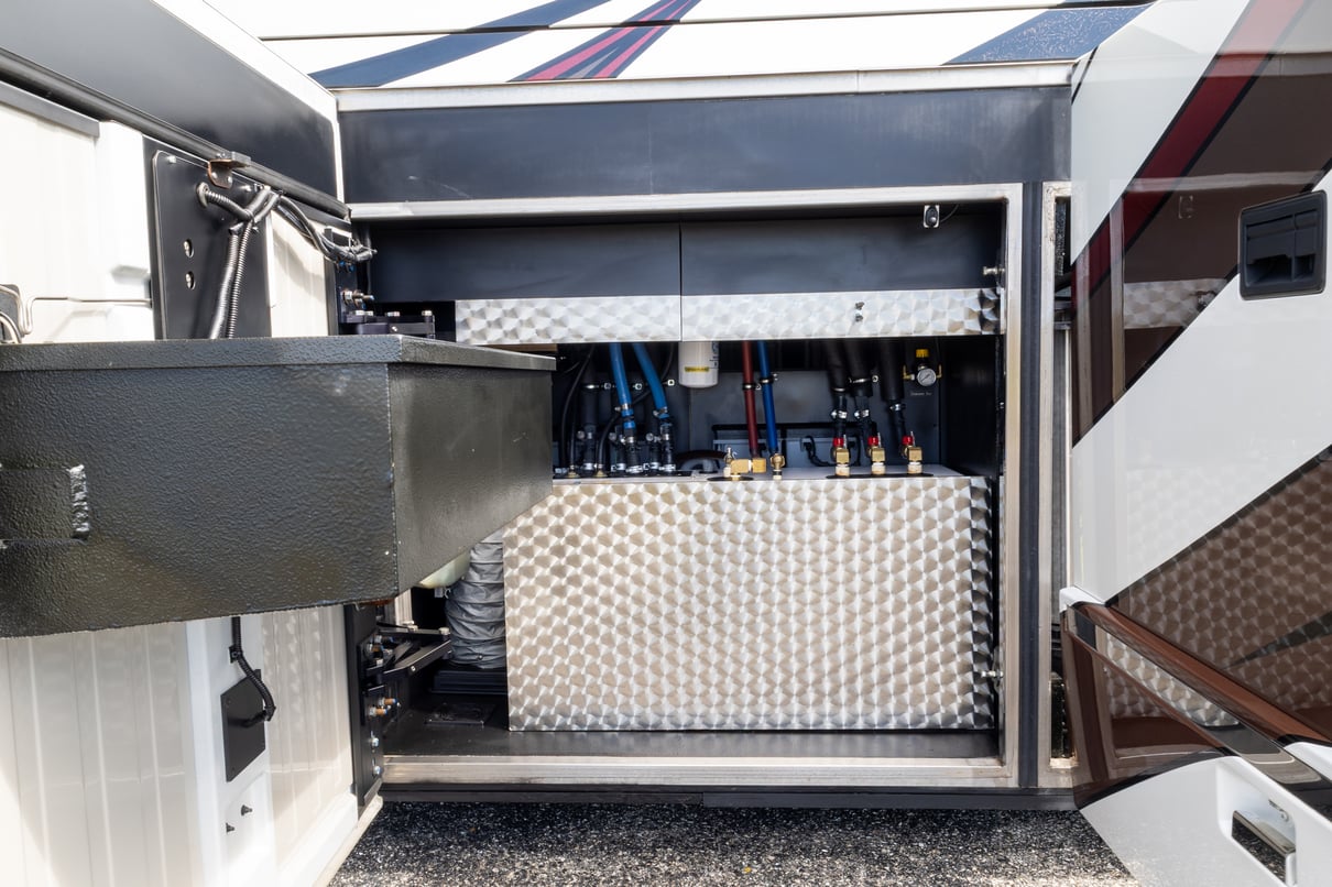 2016 Prevost Millennium H3 45 gallery image-43