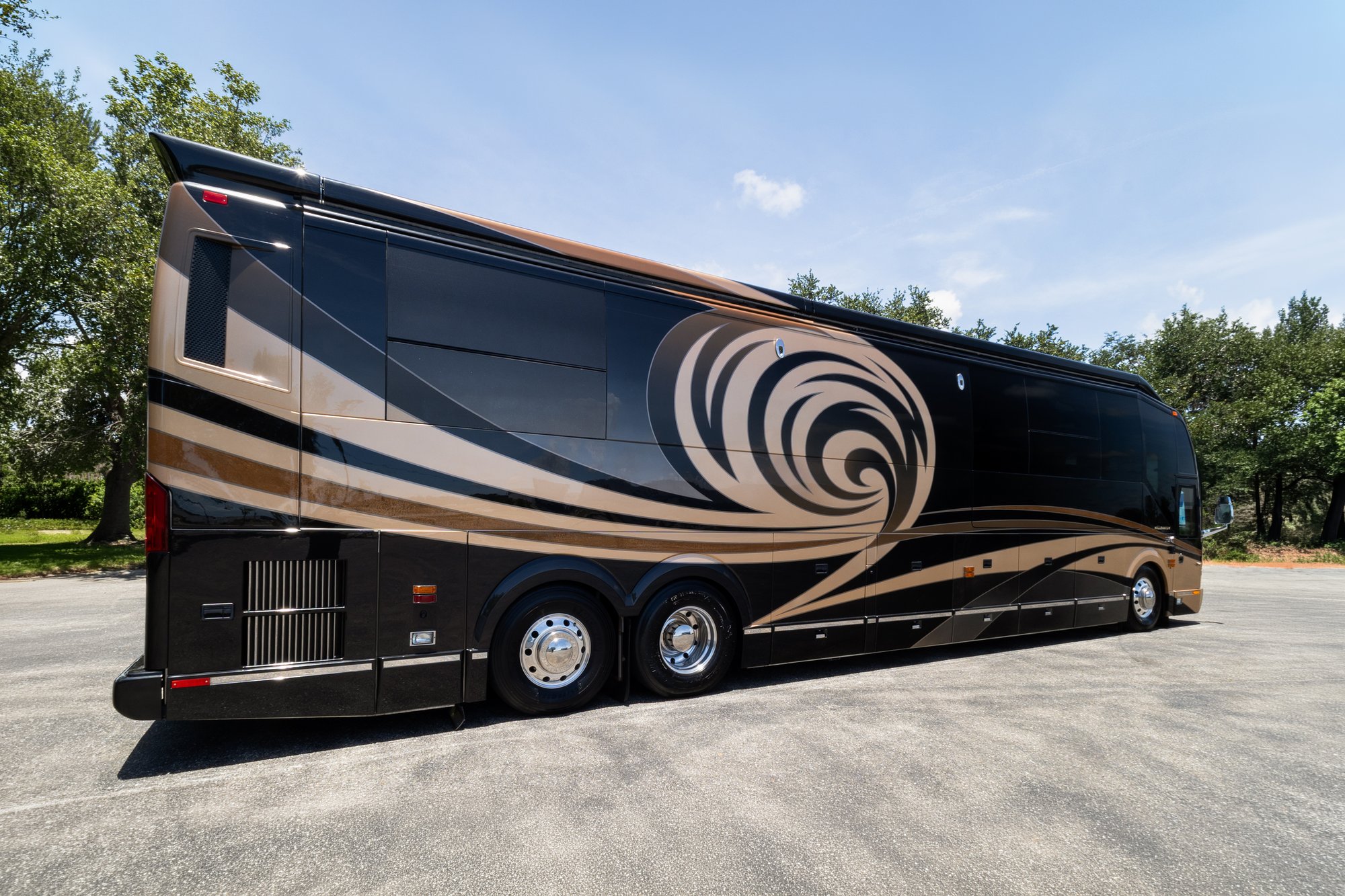 2014 Prevost Millennium H3 45