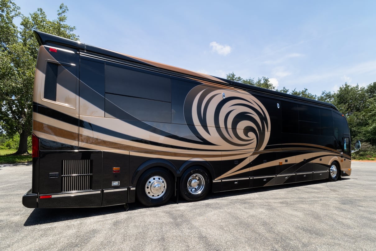 2014 Prevost Millennium H3 45 gallery image-4