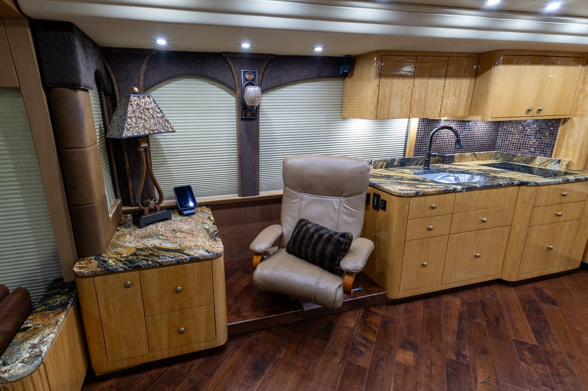 2014 Prevost Millennium H3 45 gallery image-17