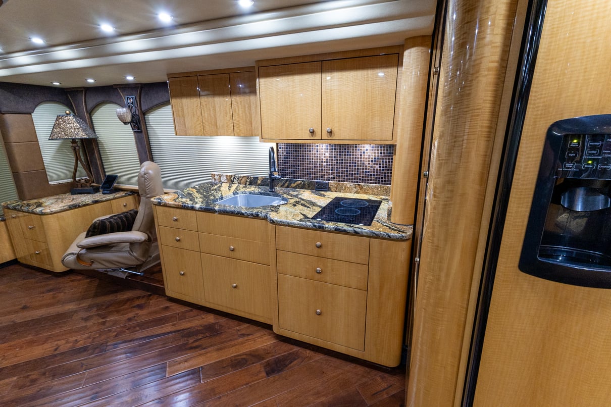 2014 Prevost Millennium H3 45 gallery image-20