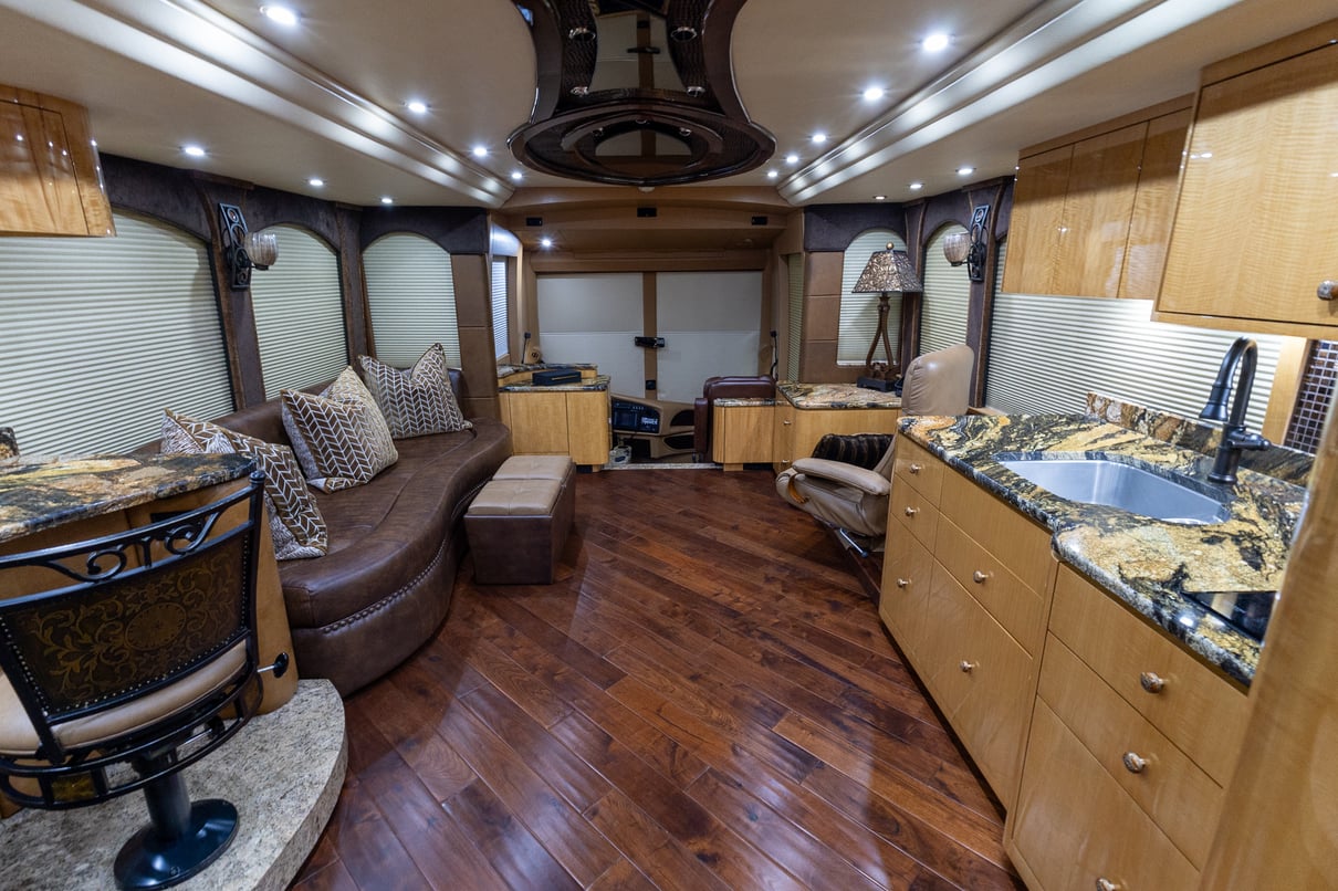 2014 Prevost Millennium H3 45 gallery image-21