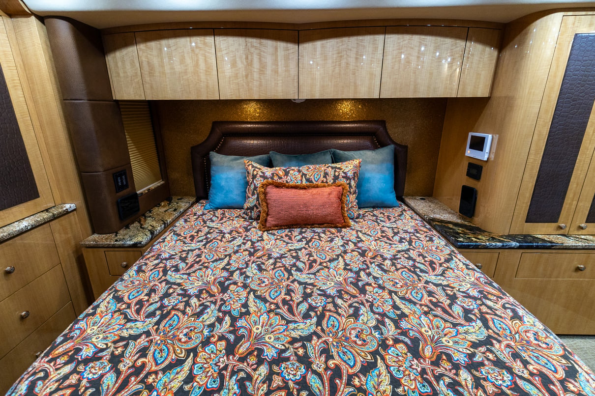 2014 Prevost Millennium H3 45 gallery image-26
