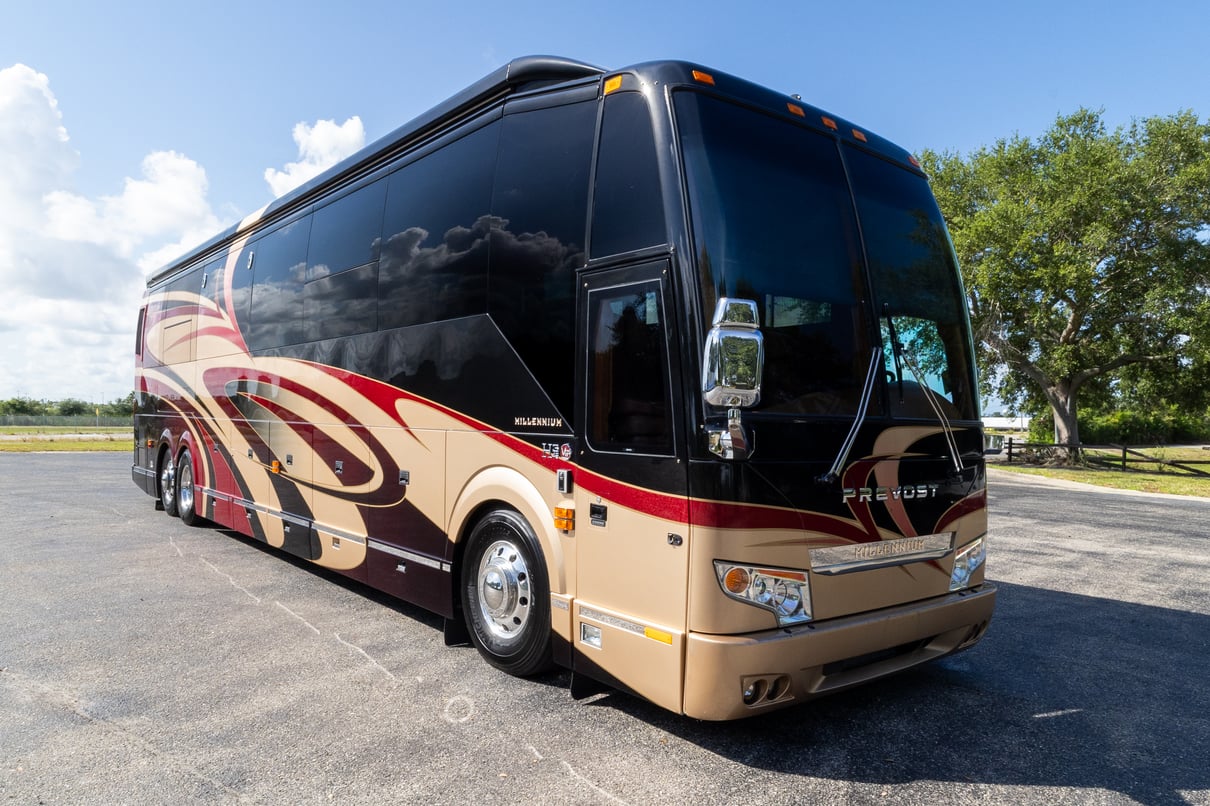 2013 Prevost Millennium H3 45 gallery image-1
