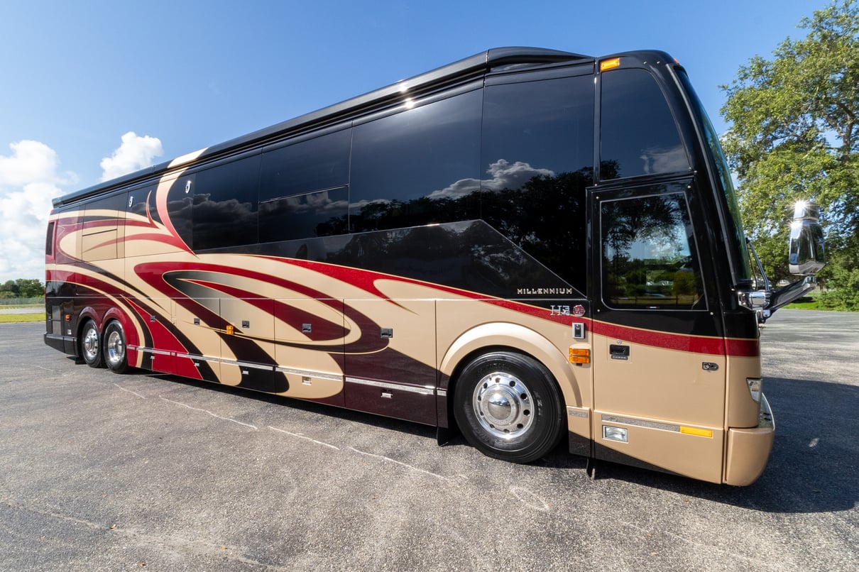 2013 Prevost Millennium H3 45 gallery image-2