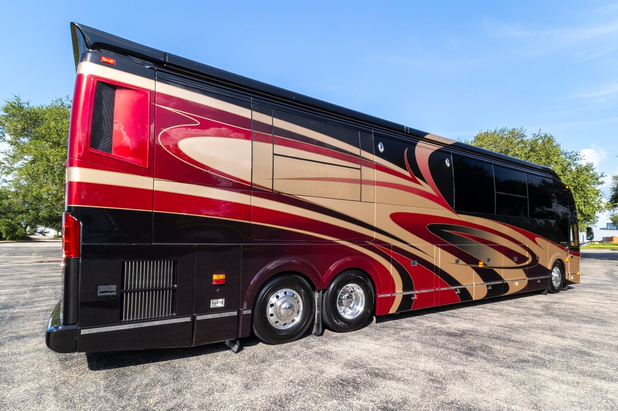 2013 Prevost Millennium H3 45 gallery image-4
