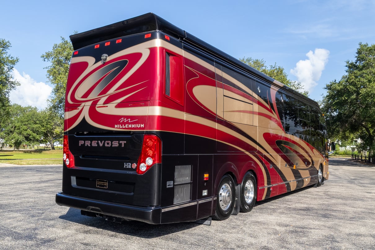 2013 Prevost Millennium H3 45 gallery image-5