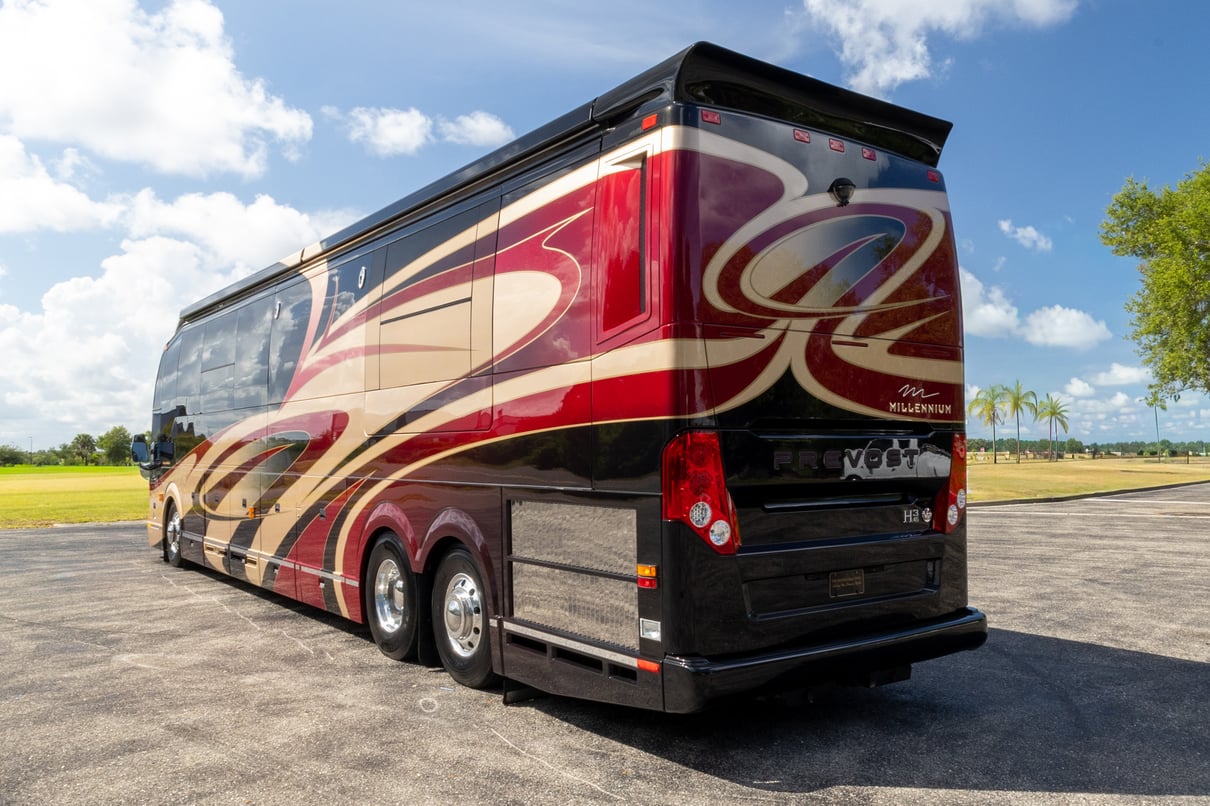 2013 Prevost Millennium H3 45 gallery image-7