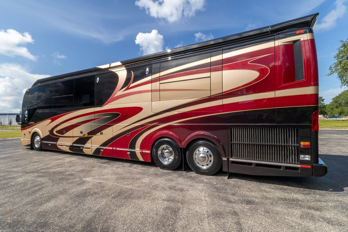 2013 Prevost Millennium H3 45 gallery image-8