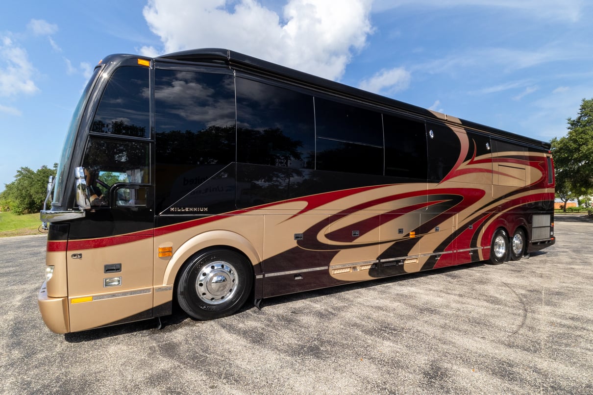 2013 Prevost Millennium H3 45 gallery image-10