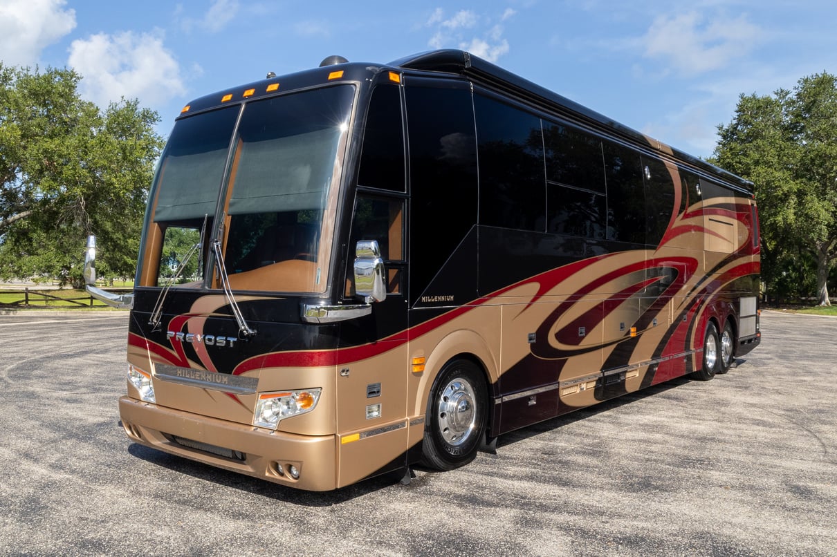 2013 Prevost Millennium H3 45 gallery image-11