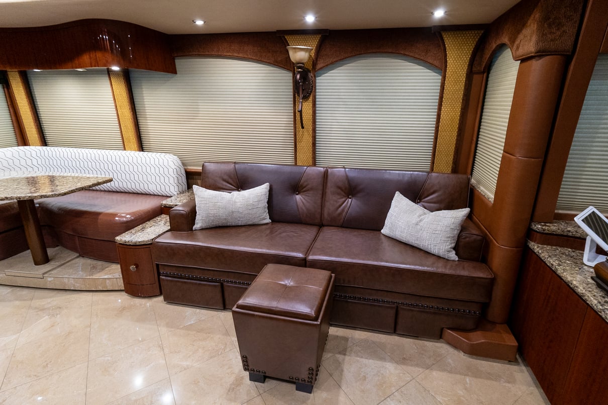 2013 Prevost Millennium H3 45 gallery image-15