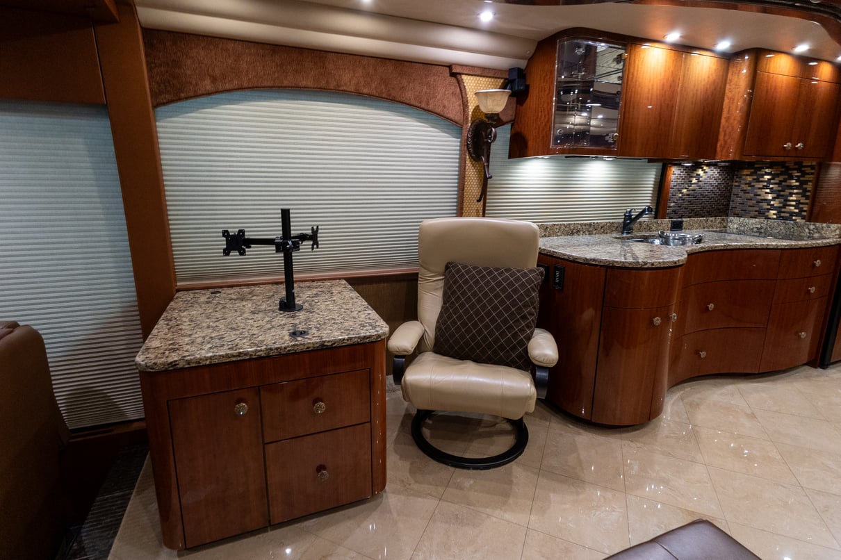2013 Prevost Millennium H3 45 gallery image-17