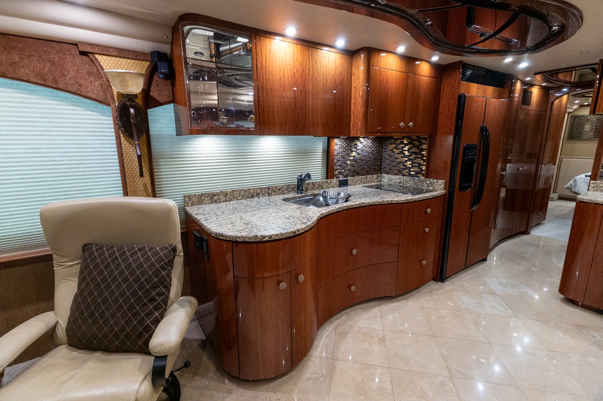 2013 Prevost Millennium H3 45 gallery image-18
