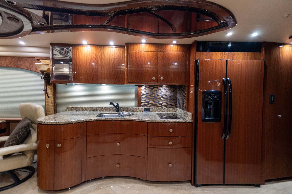 2013 Prevost Millennium H3 45 gallery image-19