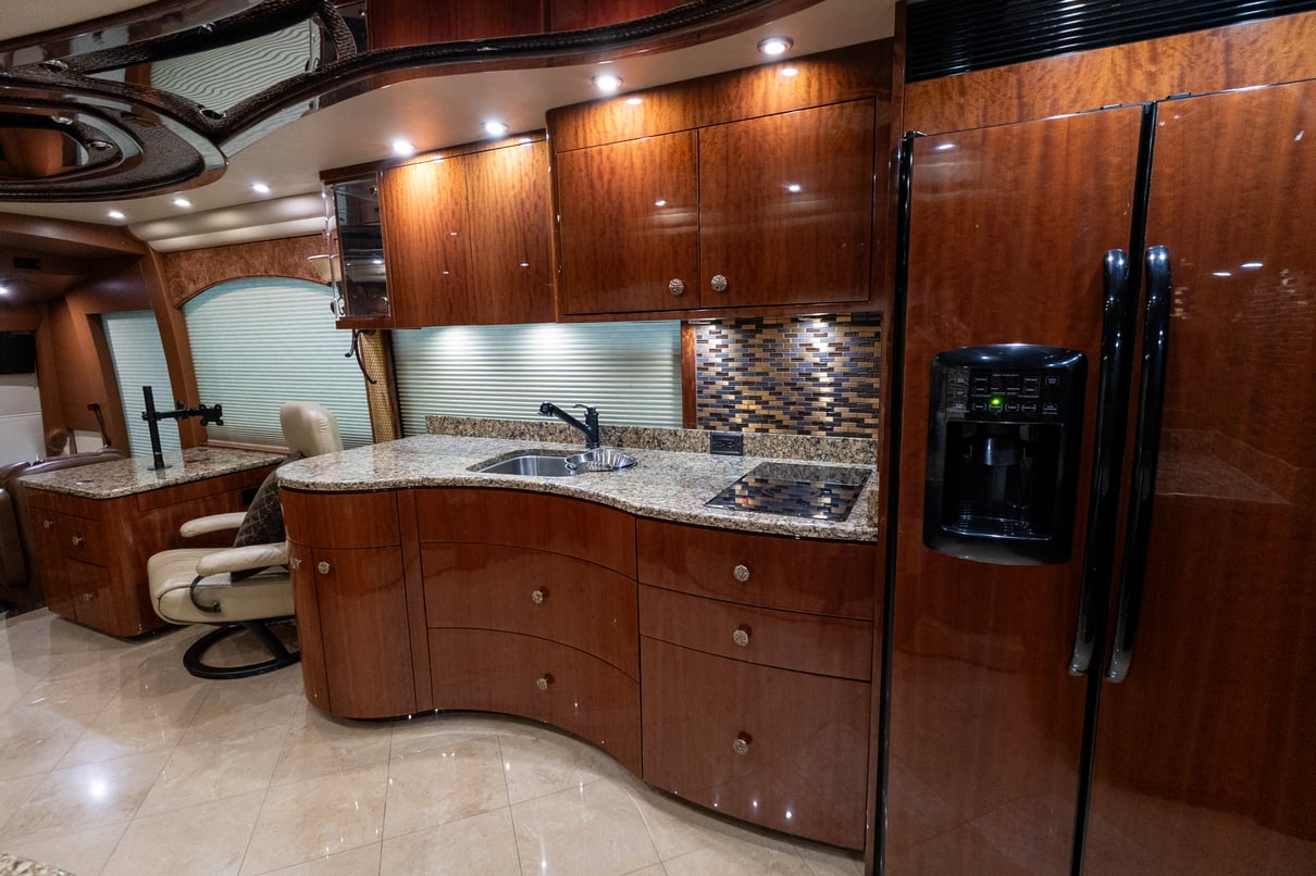 2013 Prevost Millennium H3 45 gallery image-20