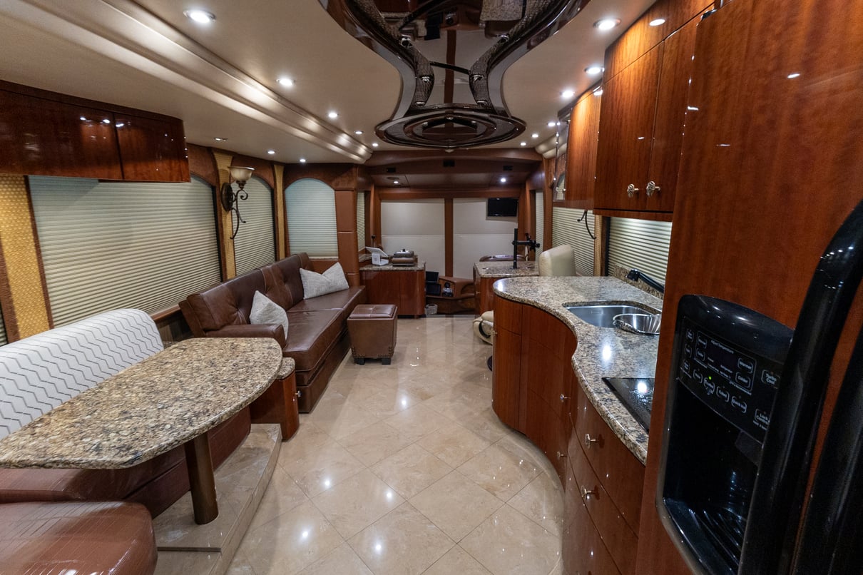 2013 Prevost Millennium H3 45 gallery image-21