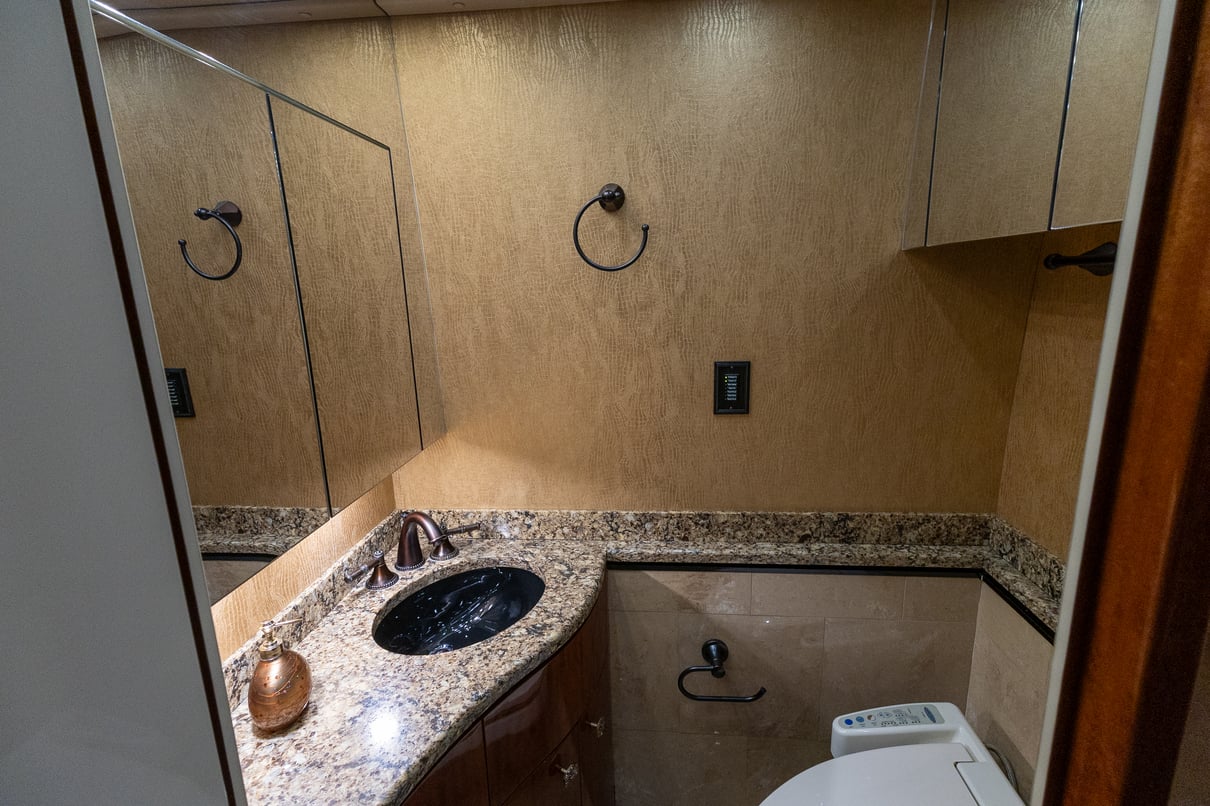 2013 Prevost Millennium H3 45 gallery image-22