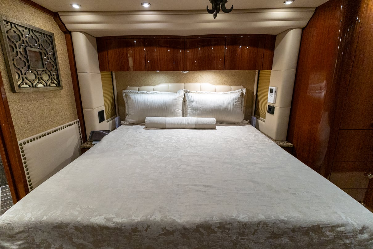 2013 Prevost Millennium H3 45 gallery image-25