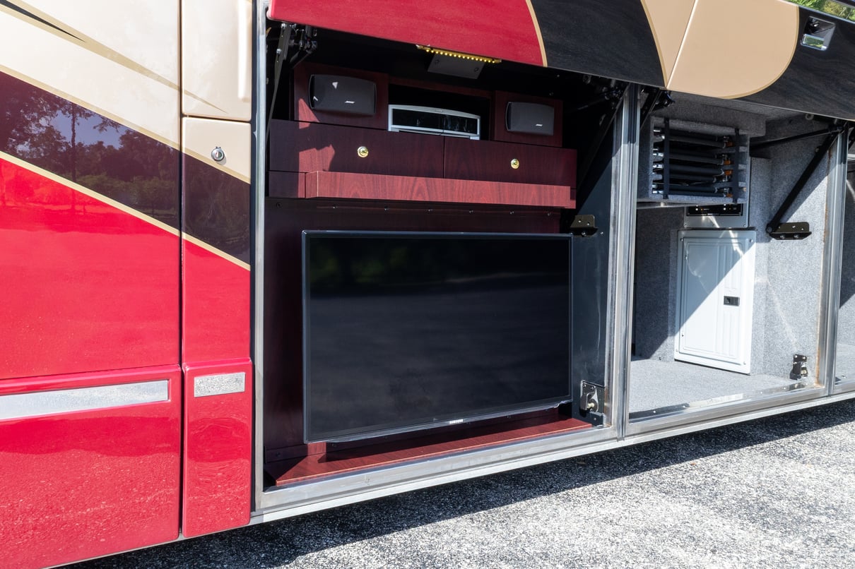 2013 Prevost Millennium H3 45 gallery image-36