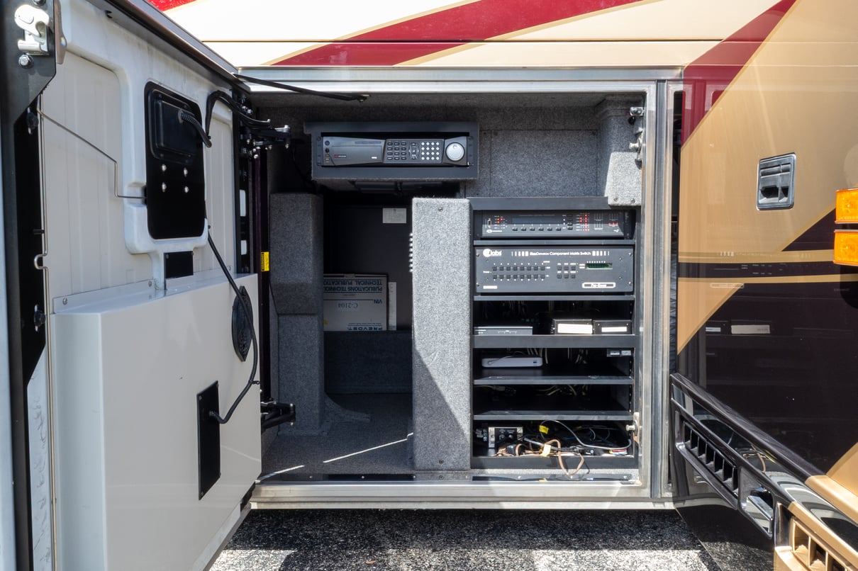 2013 Prevost Millennium H3 45 gallery image-42
