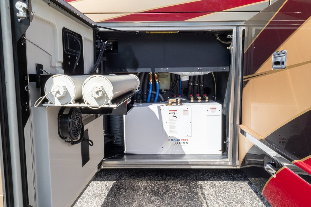 2013 Prevost Millennium H3 45 gallery image-43