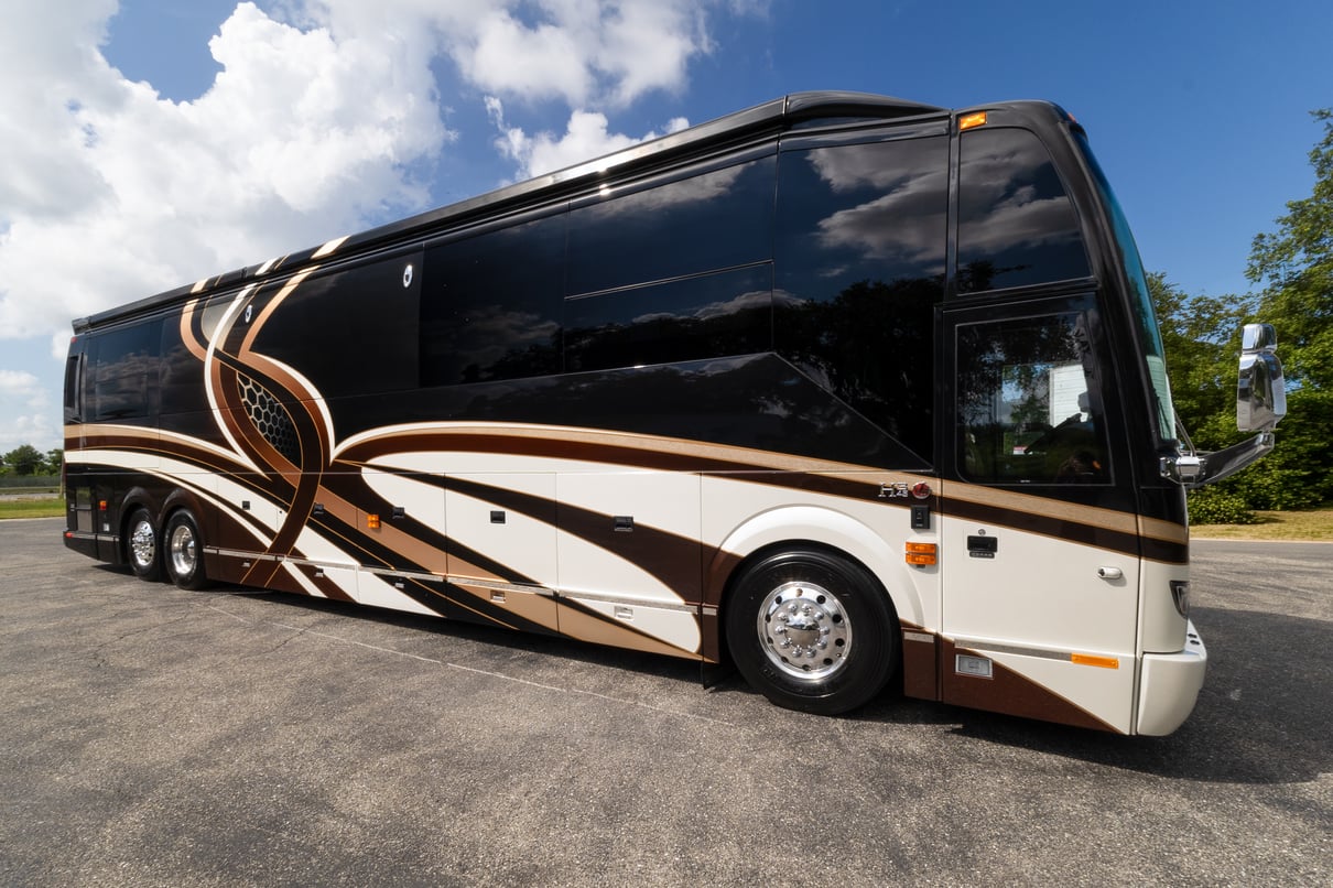 2015 Prevost Millennium H3 45 gallery image-2