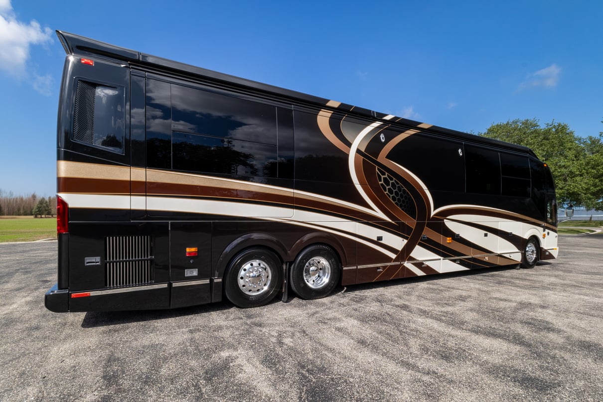 2015 Prevost Millennium H3 45 gallery image-4
