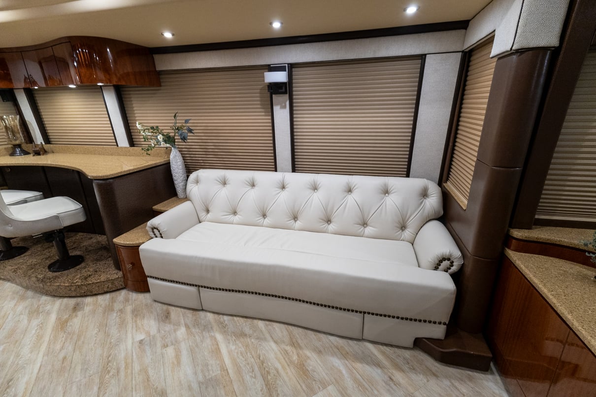 2015 Prevost Millennium H3 45 gallery image-15
