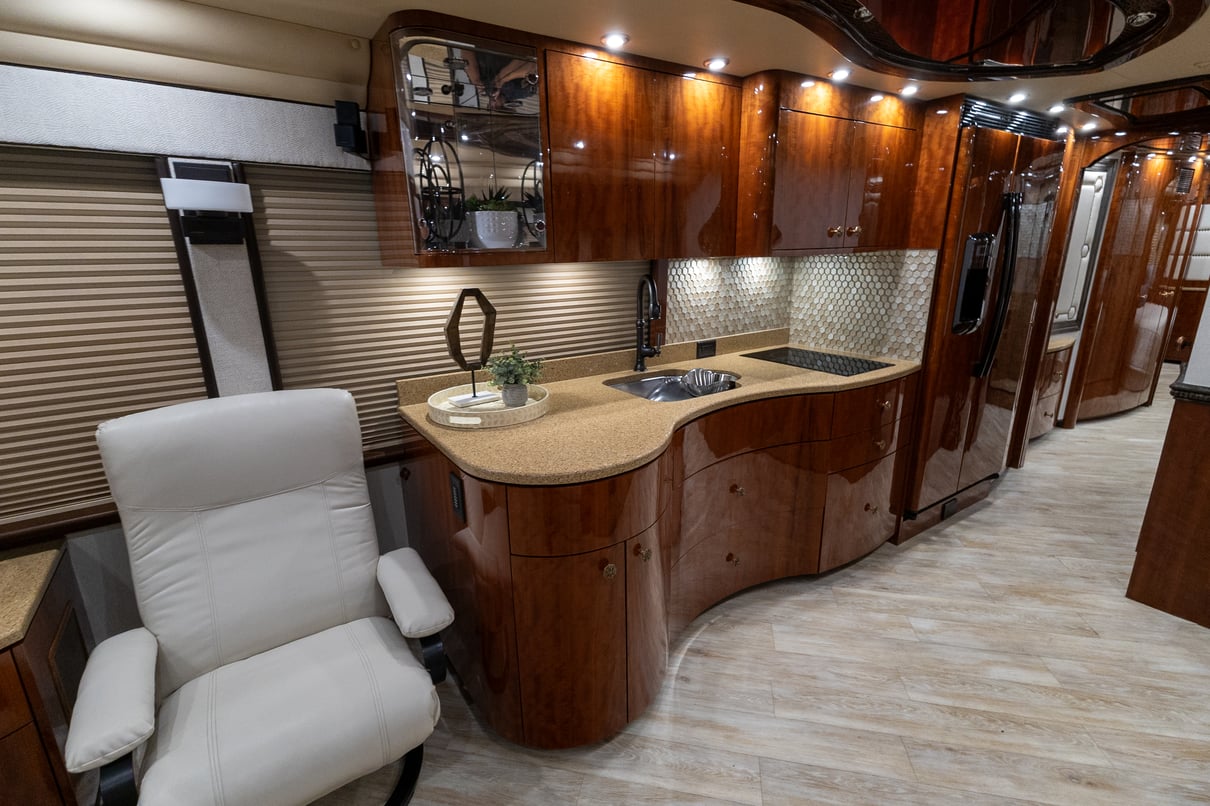 2015 Prevost Millennium H3 45 gallery image-18