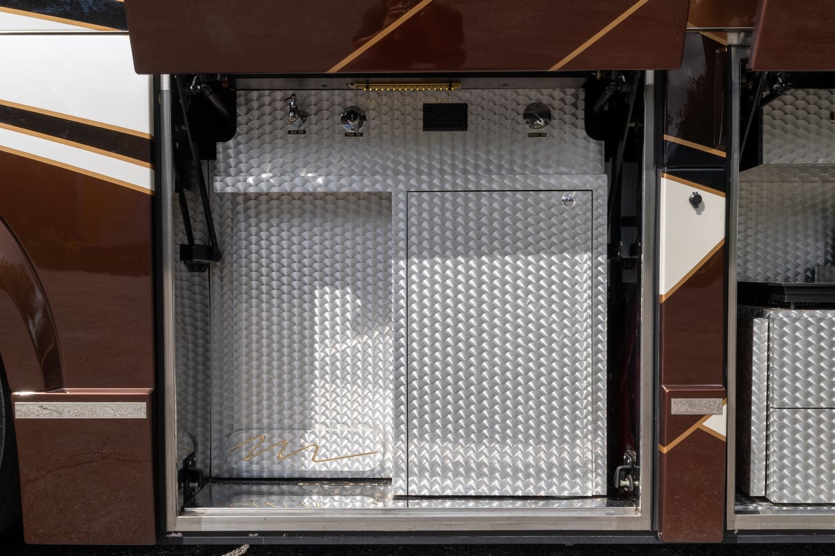 2015 Prevost Millennium H3 45 gallery image-34