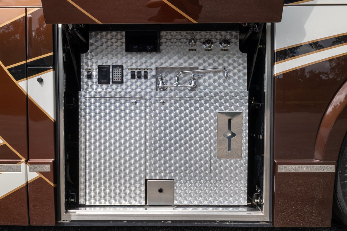 2015 Prevost Millennium H3 45 gallery image-44