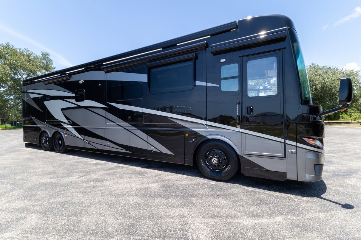 2025 Newmar London Aire 4595 gallery image-2