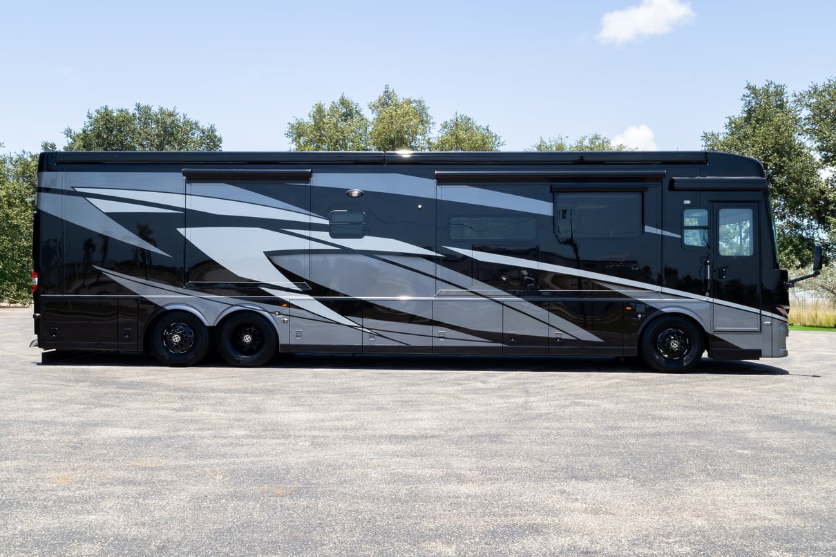 2025 Newmar London Aire 4595 gallery image-3