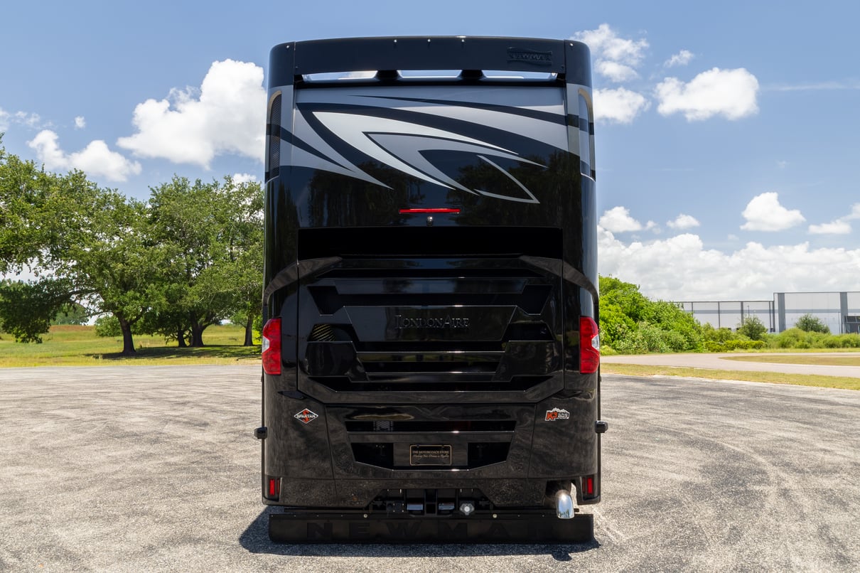 2025 Newmar London Aire 4595 gallery image-6